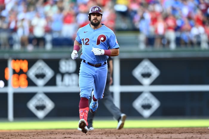 Kyle Schwarber rounds the bases after hitting a three-run home run against the Atlanta Braves on Thursday.